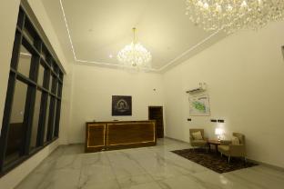 corbett caves resort