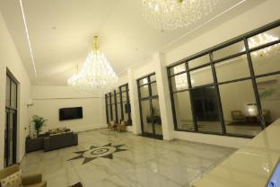 corbett caves resort