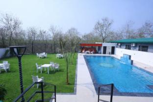 corbett caves resort