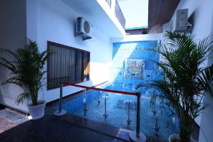 corbett caves resort