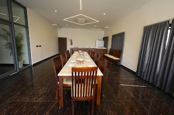 corbett caves resort