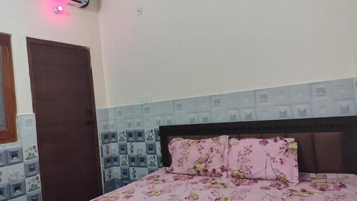 radhika sadan guest house