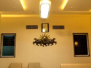 raj royal hotel