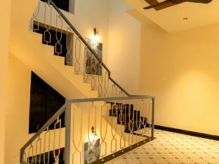 raj royal hotel