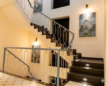 raj royal hotel