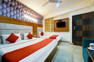 hotel palm everland at airport