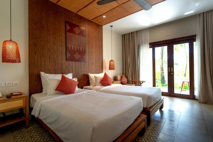 hotel palm everland at airport