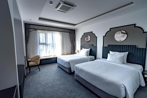 hotel palm everland at airport
