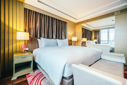 hotel palm everland at airport