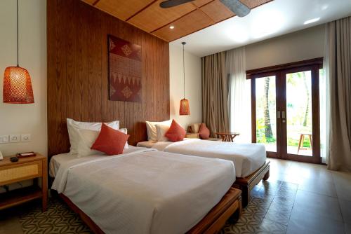 hotel palm everland at airport