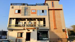 manu family guest house