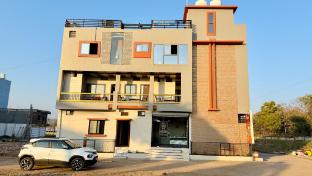 manu family guest house