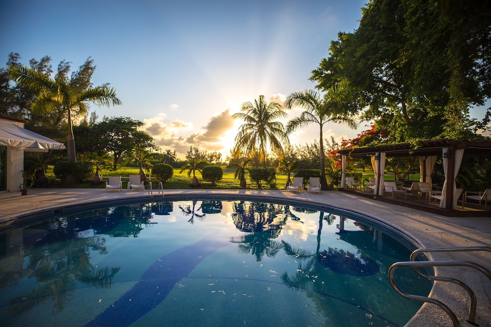 las gaviotas hotel and suites