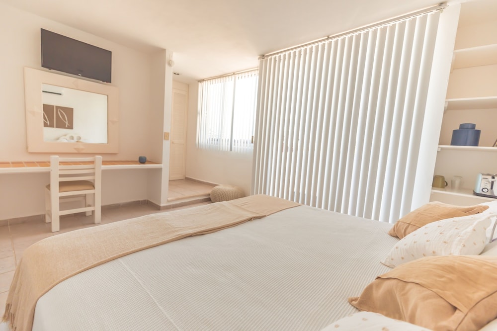 las gaviotas hotel and suites