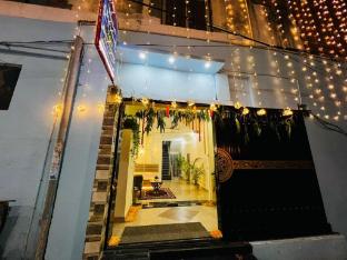 s p grand paying guest house