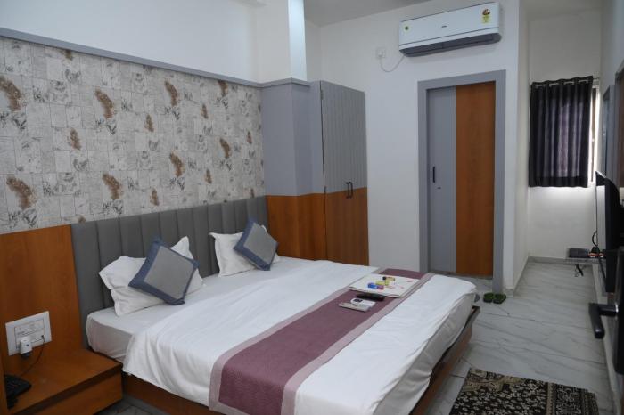 dwarkadhish guest house tharad