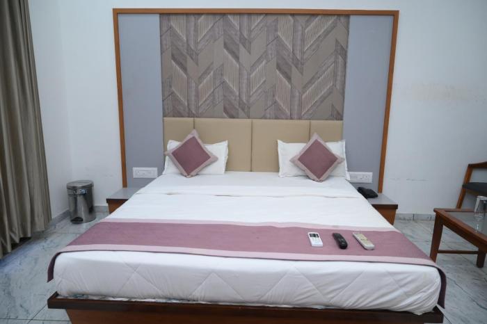 dwarkadhish guest house tharad