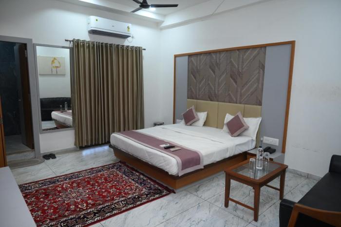 dwarkadhish guest house tharad