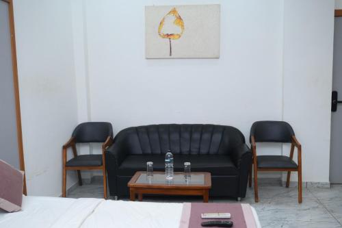 dwarkadhish guest house tharad