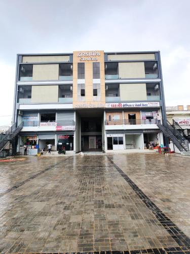 dwarkadhish guest house tharad