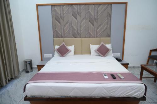 dwarkadhish guest house tharad