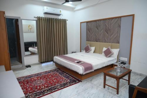 dwarkadhish guest house tharad
