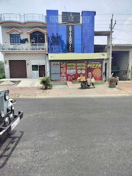 Shiva Family Restaurant Guest House,,3 star
