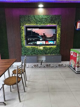 Shiva Family Restaurant Guest House,,3 star