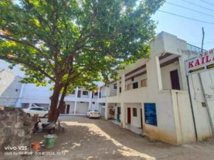 New Kailash Hotel Ellora Verul Maharashtra,,5 star