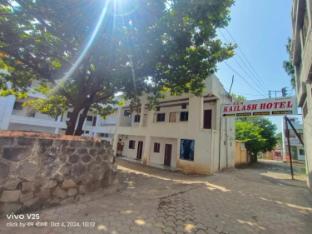 New Kailash Hotel Ellora Verul Maharashtra,,5 star