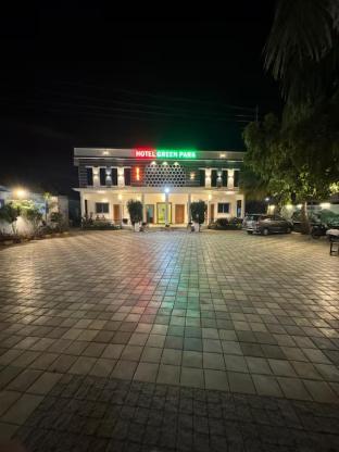 hotel green park khuldabad maharashtra