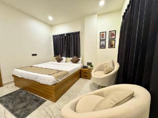 Hotel Smbhavi Banquet Hall,,5 star
