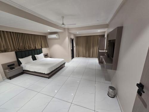 hotel shivalik inn