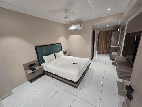 hotel shivalik inn