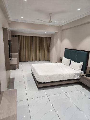 hotel shivalik inn