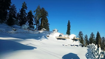 The Zukhara - A Luxury Glamping Dome Resort In Narkanda,,2 star
