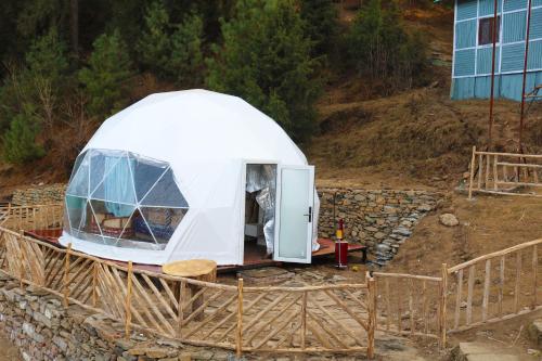 the zukhara a luxury glamping dome resort in narkanda