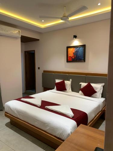 hotel emora keys 500 mtrs from madikeri fort