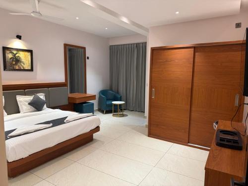 hotel emora keys 500 mtrs from madikeri fort