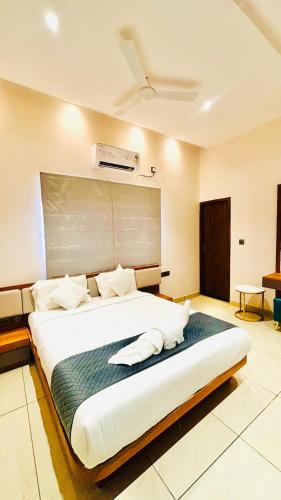 hotel emora keys 500 mtrs from madikeri fort
