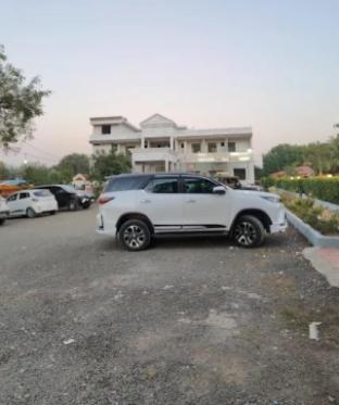 hotel srushti resort talesaman maharashtra