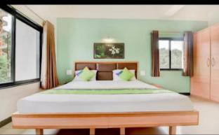 hotel srushti resort talesaman maharashtra