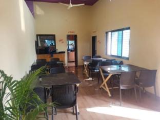 hotel srushti resort talesaman maharashtra
