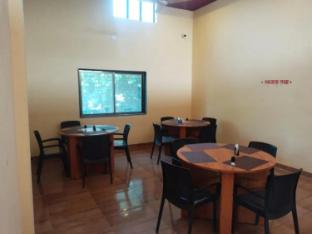hotel srushti resort talesaman maharashtra