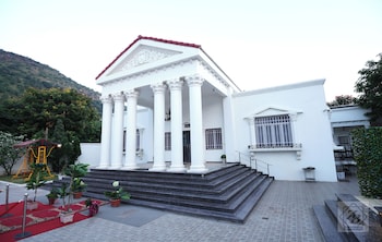 rose garden resort daulatabad fort