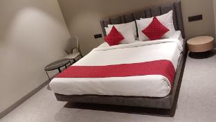the red oak hotel