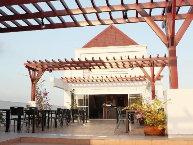 nichols airport hotel