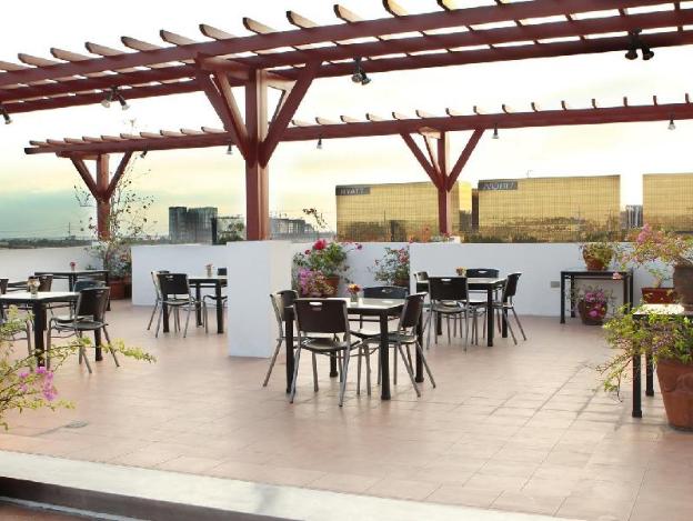 nichols airport hotel