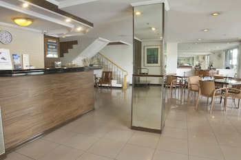 nichols airport hotel