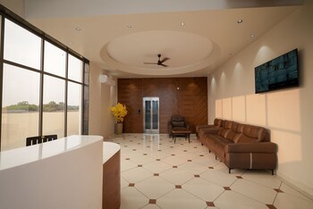 Hotel Kesharinandan,,2 star